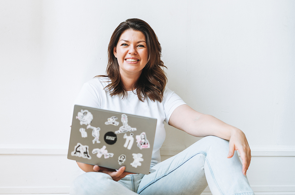 woman at laptop